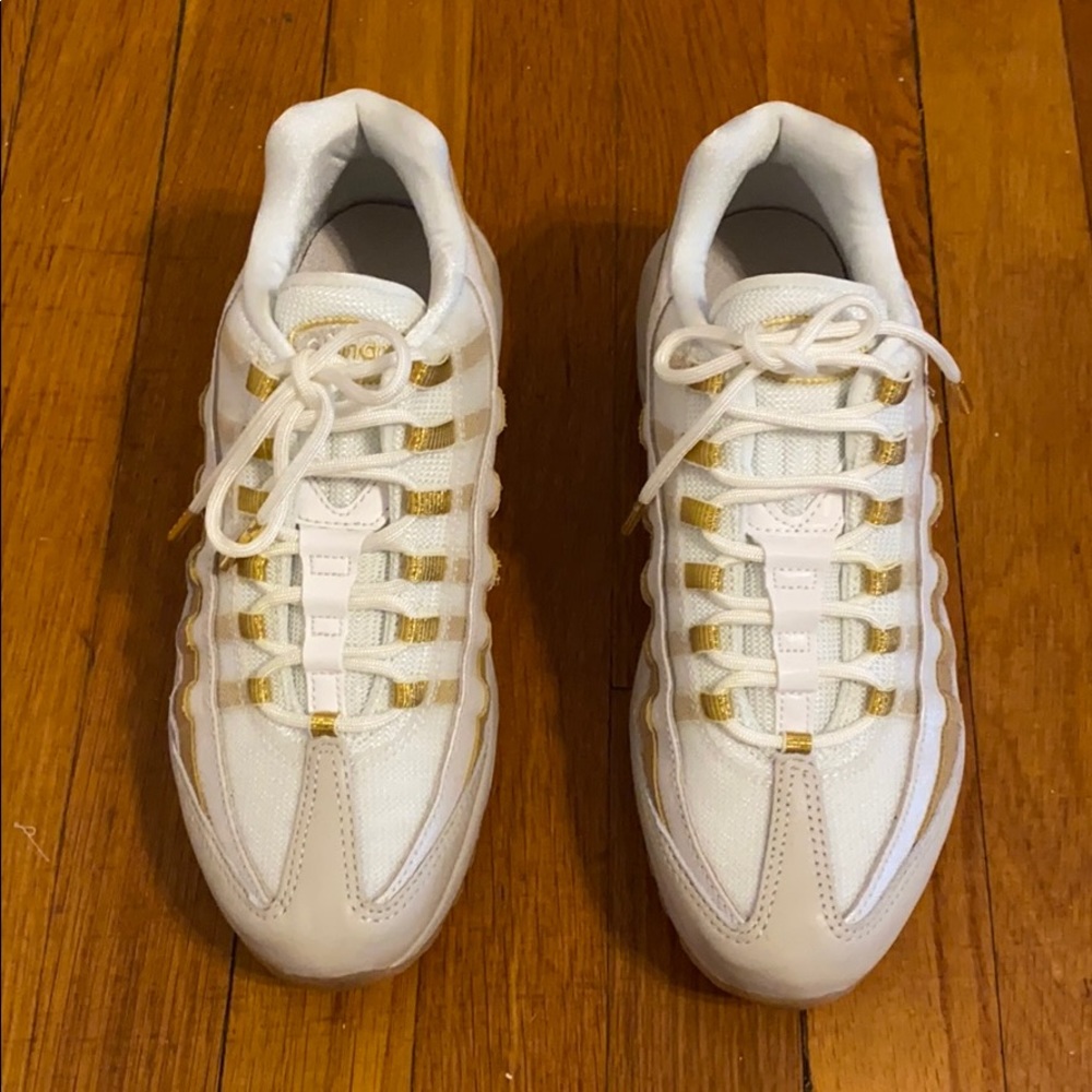 NIKE Air Max Gold and Silver Sneaker